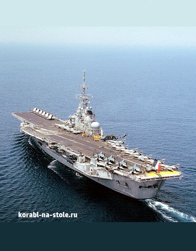Чертёж модели Авианосца Фош / Aircraft carrier Foch R99 (1960) для сборки и историческая справка
